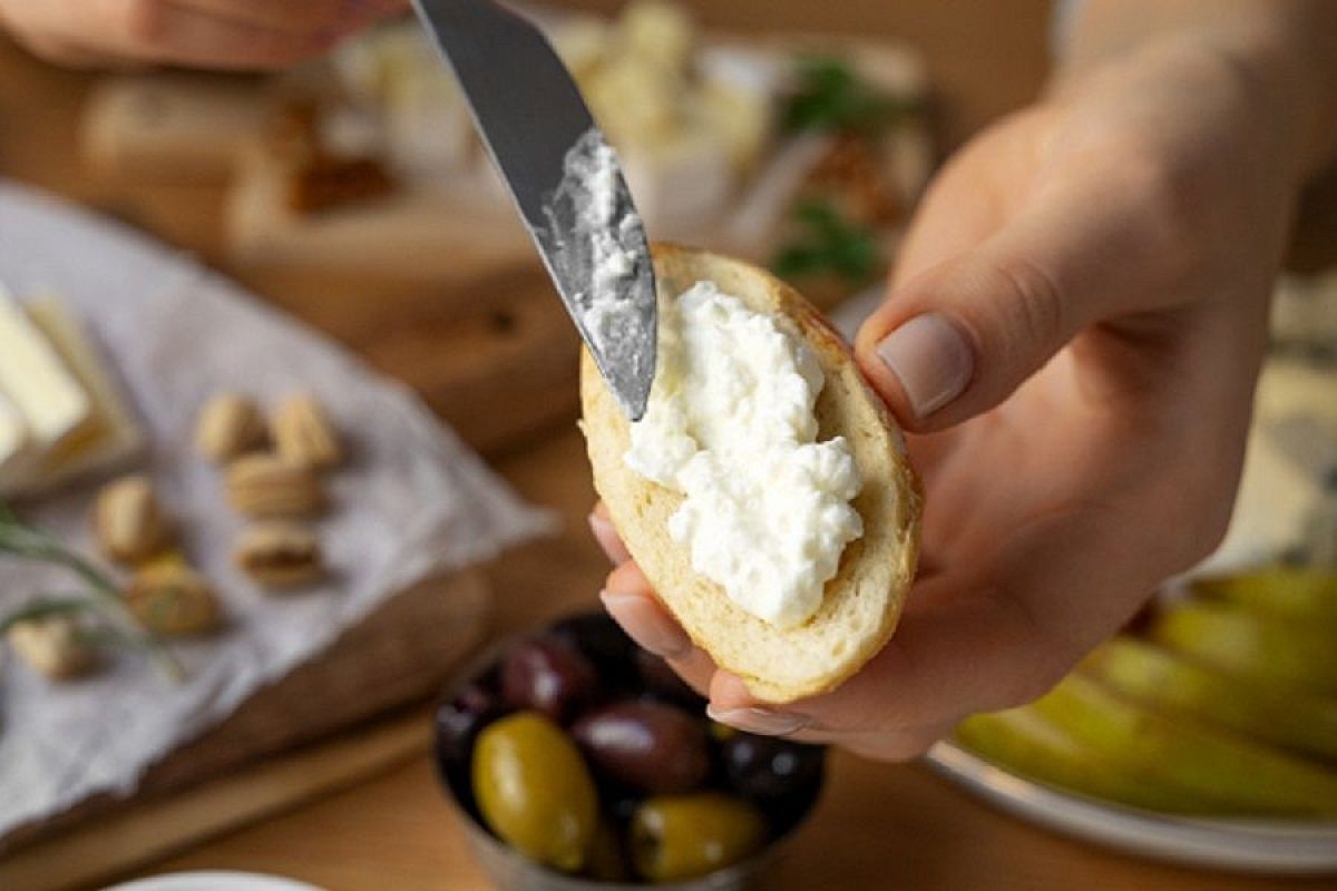 Творожный сыр за 15 минут: самый простой рецепт здорового и легкого завтрака