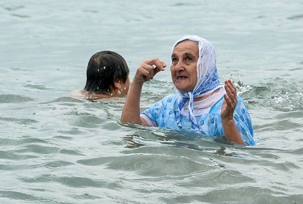 В Сочи отменили крещенские купания из-за непогоды