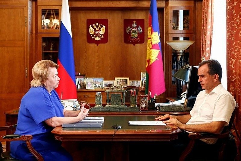 Губернатор Кубани Вениамин Кондратьев поздравил с юбилеем председателя Общественной палаты Любовь Попову