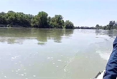 Подросток ушел с друзьями купаться в реке в Краснодаре и исчез. Его ищут спасатели