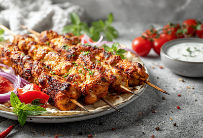 Куриный люля-кебаб в духовке: сочный и ароматный, как с мангала