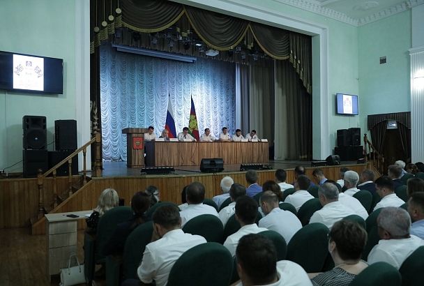 Губернатор Вениамин Кондратьев на встрече с жителями обсудил транспортную и коммунальную инфраструктуры Тимашевского района