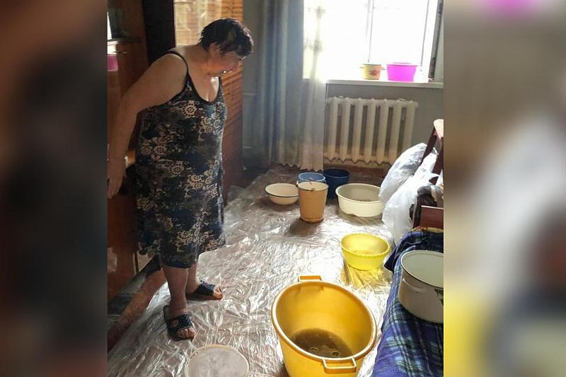 Ливень в Краснодаре затопил квартиры в пятиэтажке на улице Мира, где сгорела крыша