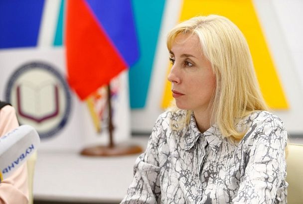 Вице-губернатор Анна Минькова вручила награды педагогам Краснодарского края