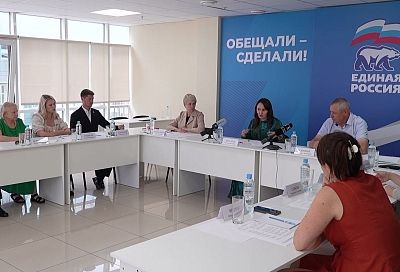 Светлана Бессараб провела круглый стол на тему «Дома культуры — центры жизни на селе»