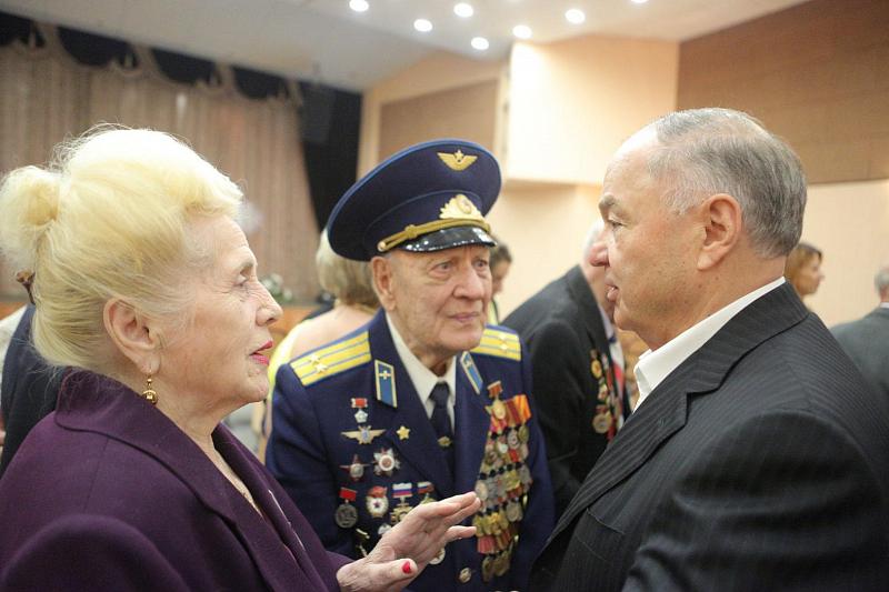 Накануне своего 80-летия  Хазрет Совмен оказал финансовую помощь ветеранам на сумму около 75 млн руб.