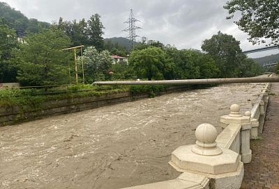 Город готовится к эвакуации: после дождя в реках Сочи вода поднялась до критических отметок