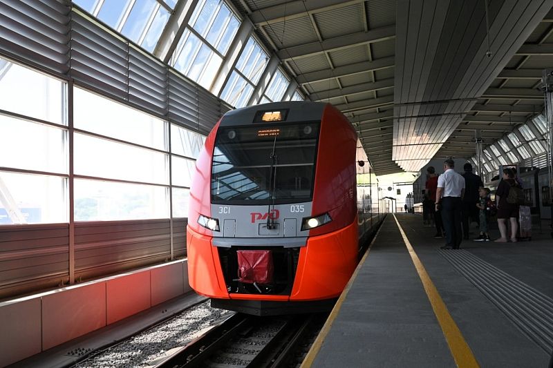 Два пригородных поезда в Сочи вернут на маршрут с 1 января