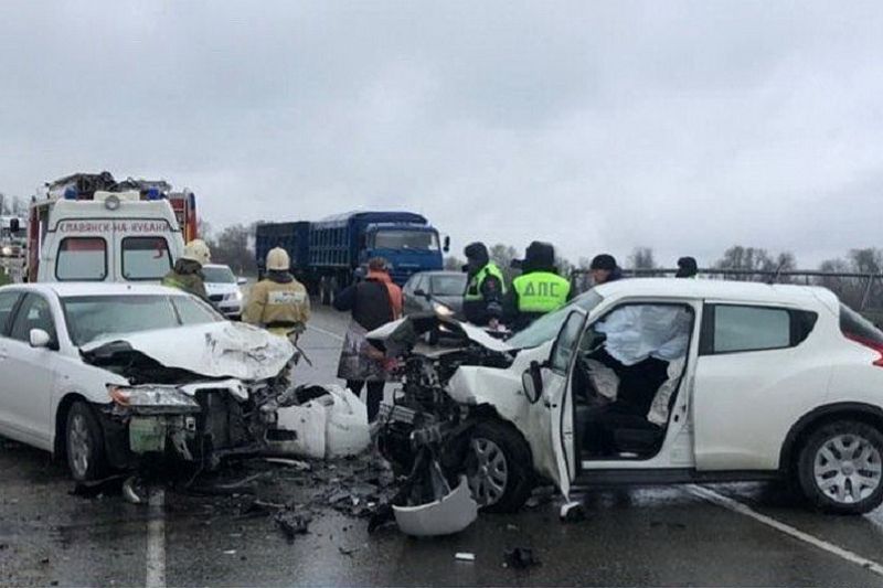 В массовом ДТП с участием трех иномарок погибла водитель «Ниссана»