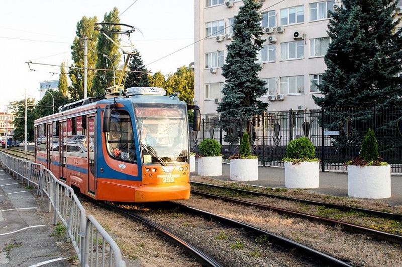 Требуйте маску: в общественном транспорте Краснодара начали выдавать средства индивидуальной защиты