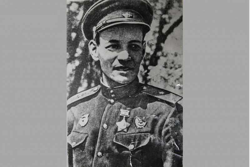 Герой Советского Союза, командир (30-й) 55-й Гвардейской стрелковой дивизии Борис Аршинцев.