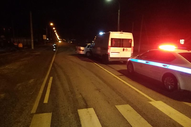 Водитель на ВАЗе устроил массовое ДТП со «скорой» в Апшеронском районе