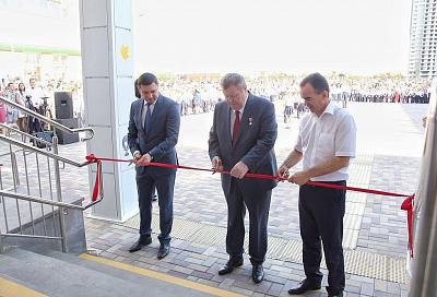 Полпред, губернатор и мэр приехали на открытие новой школы в Московском микрорайоне Краснодара