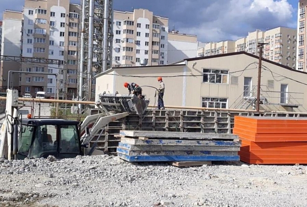 В Новороссийске во время карантина продолжается строительство самой большой школы