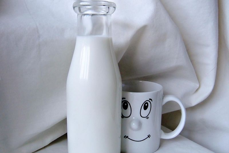 Идеальное снотворное: чтобы быстро заснуть надо пить теплое молоко