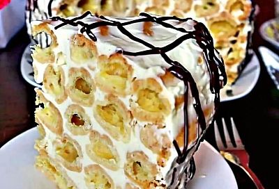 Торт «Дамские пальчики», никаких коржей. Просто тает во рту — нежный, сочный, с карамельными нотками и приятной кислинкой от чернослива