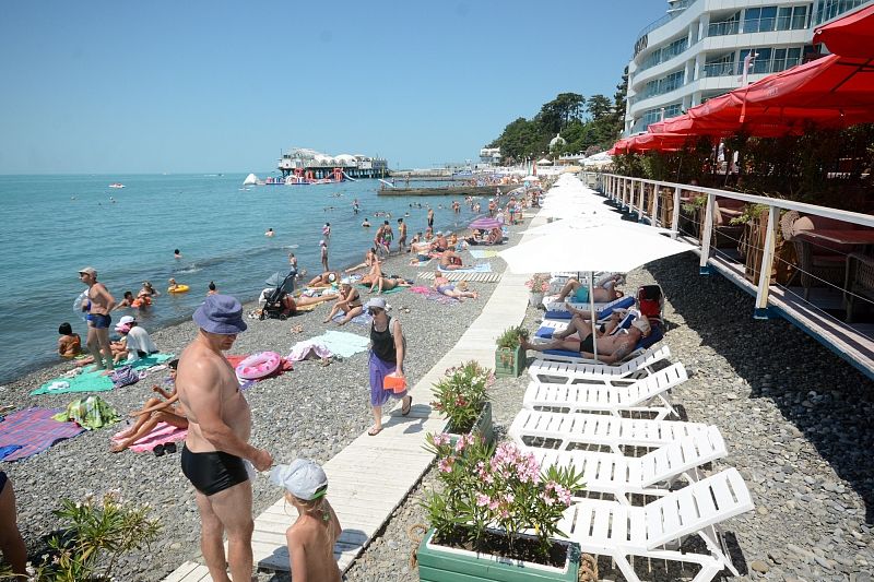 В Сочи проверят цены на пляжные услуги и размещение в отелях
