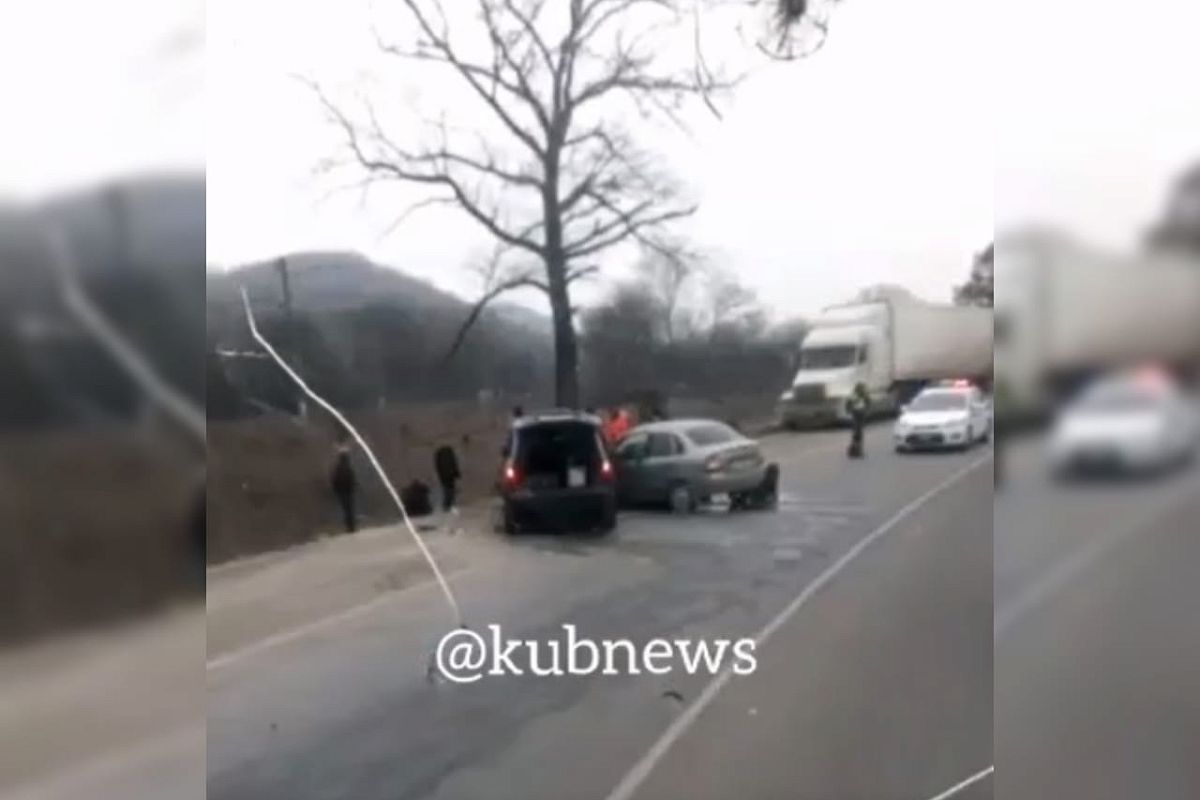 В Краснодарском крае по вине водителя иномарки в ДТП погибла многодетная мать, трое ее детей пострадали