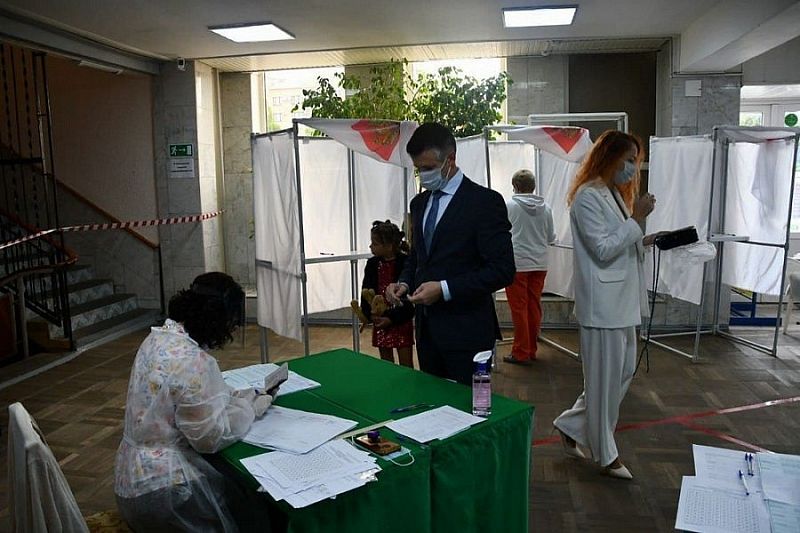 Главы четырех городов Краснодарского края проголосовали на выборах депутатов Госдумы