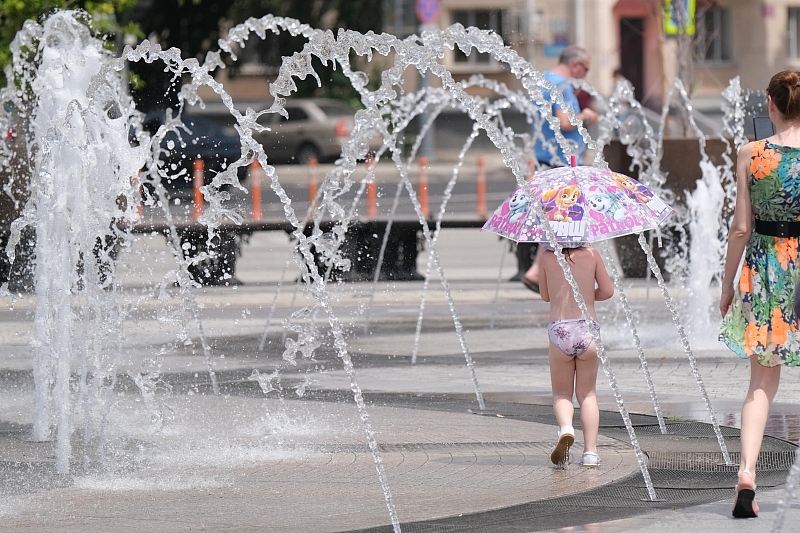 В Краснодаре фонтан в сквере около Дворца искусств ТО «Премьера» заработает в июле