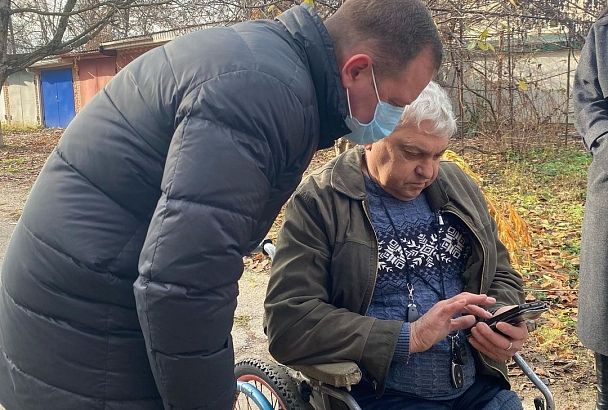 Мэр Тимашевска рассказал, насколько законен высотный подъемник инвалида-колясочника