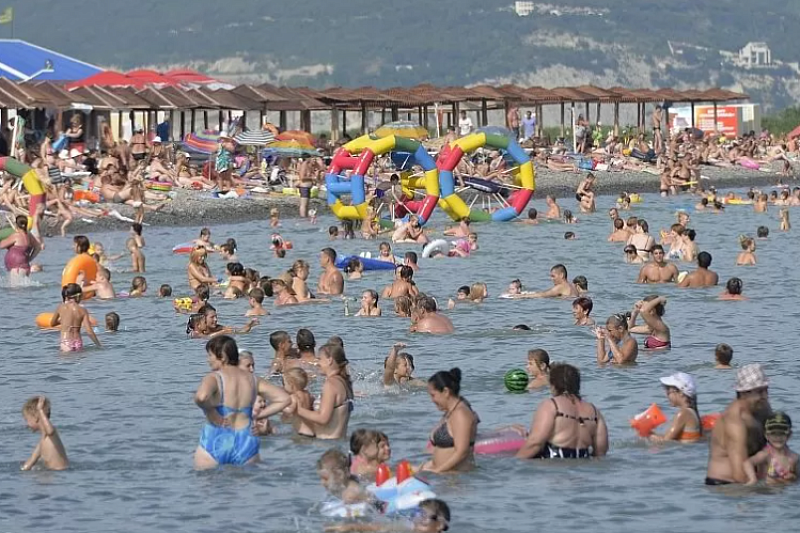 Черное море резко остыло: температура воды на пляжах Краснодарского края упала до +20