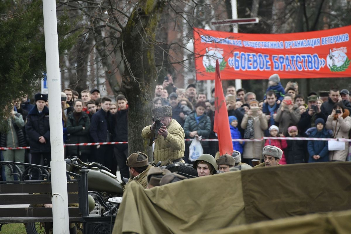 События воссоздали с исторической точностью.