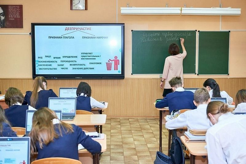 За стобалльные результаты учеников по ЕГЭ в Краснодарском крае премировали 194 педагогов