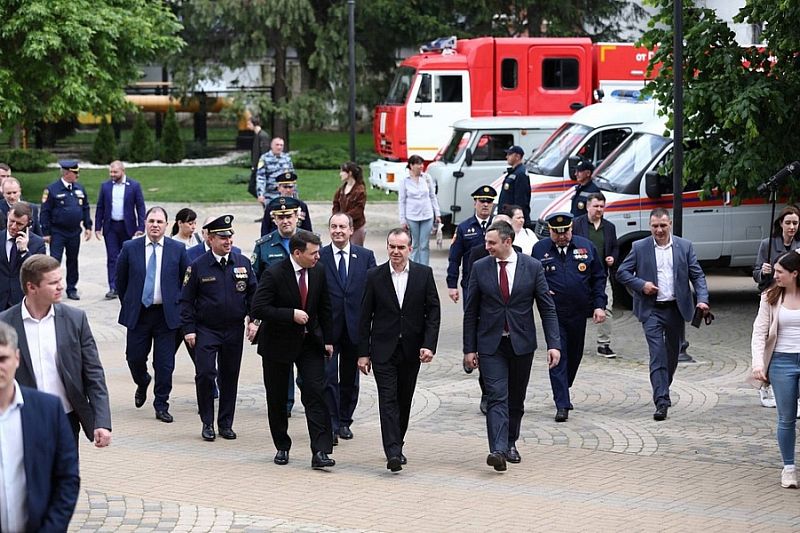 Вениамин Кондратьев побывал на выставке техники спасательного формирования – «Кубань-СПАС» и краевой противопожарной службы