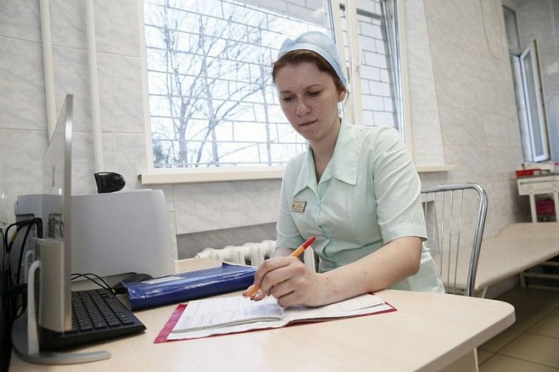 Более 350 медиков с начала года стали участниками программ «Земский доктор» и «Земский фельдшер» в Краснодарском крае