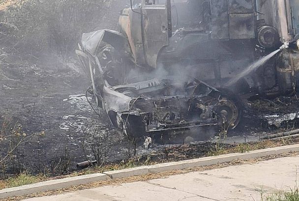 Водитель «Лады» сгорел после столкновения с «КамАЗом» в Краснодарском крае