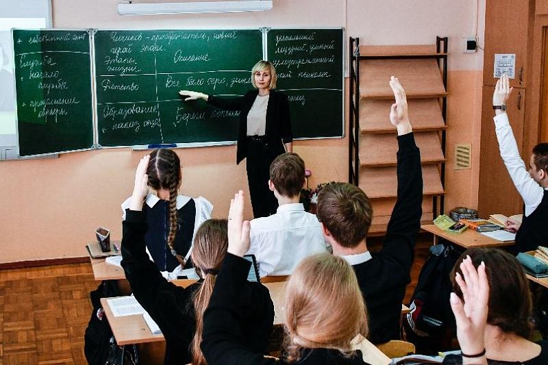 С сентября учителям будут доплачивать по 5 тыс. рублей