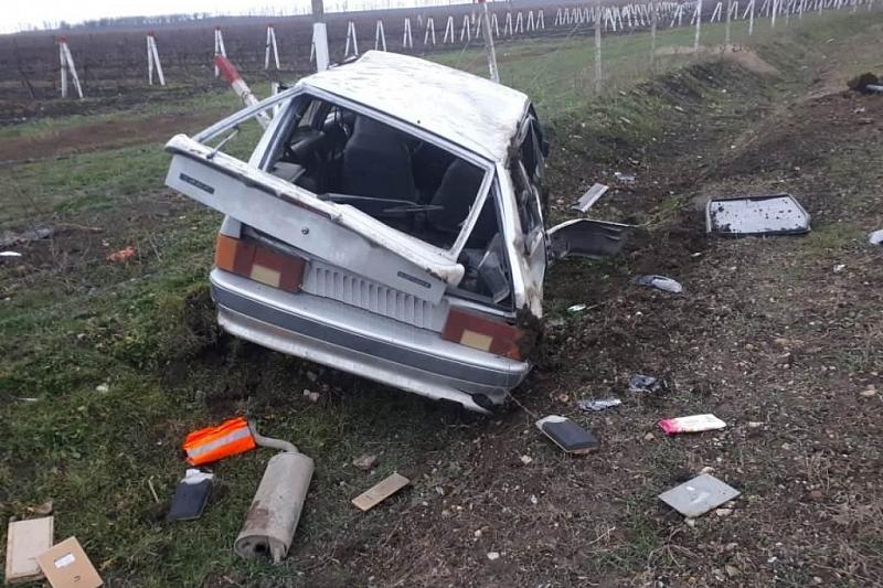В Краснодарском крае водитель ВАЗа протаранил дорожный знак и оказался в больнице