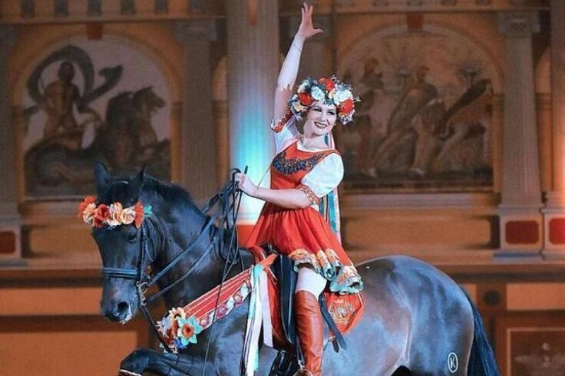 Туристический комплекс «Россия» в Новороссийске стал первым лицензированным конным театром в стране