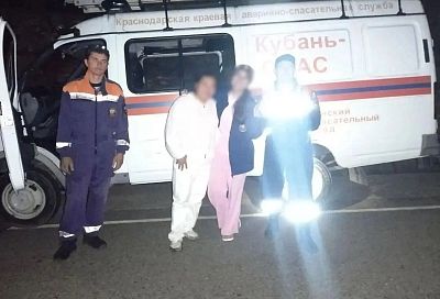 Спасатели нашли двух заблудившихся туристок в горах на Кубани