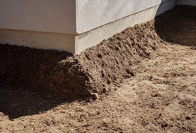 Как защитить фундамент от влаги без лишних трат