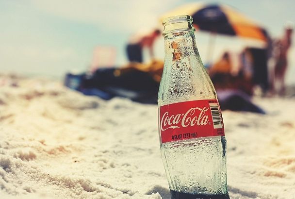 Coca-Cola отзовет 28 миллионов бутылок из-за опасных частиц