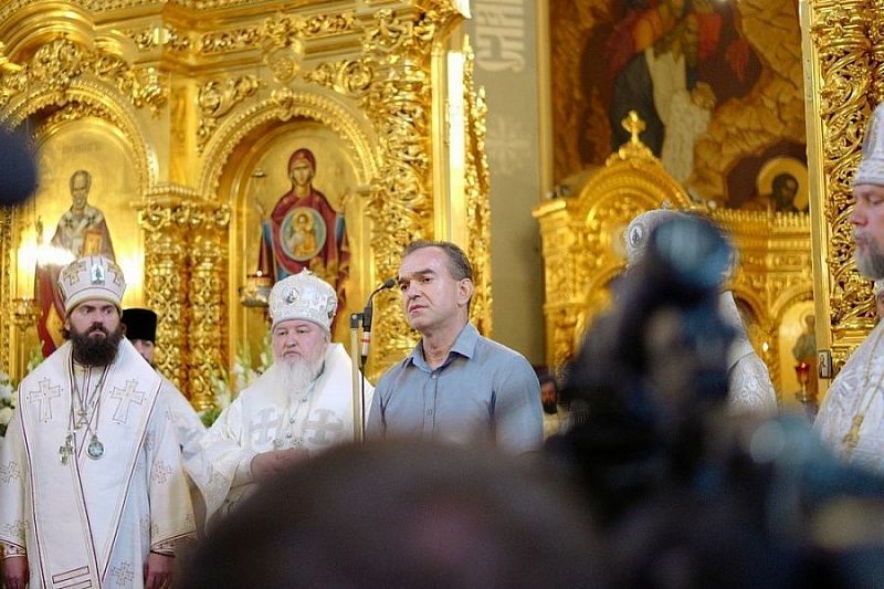 Вместе с верующими края губернатор Вениамин Кондратьев простился с митрополитом Екатеринодарским и Кубанским
