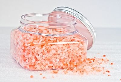 Ищите под елочкой: врач назвал розовую соль лучшим подарком на новый год себе и близким 