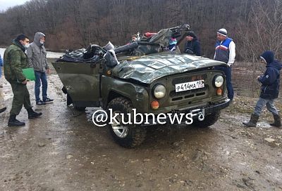 В Краснодарском крае УАЗ с людьми перевернулся в реку. Погибли три человека