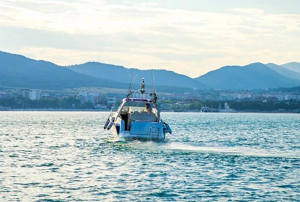 В Геленджике оштрафовали владельца катера, катавшего туристов без лицензии