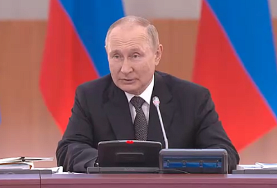 Рабочий день Владимира Путина проходит во Владивостоке, где открылся ВЭФ-2022