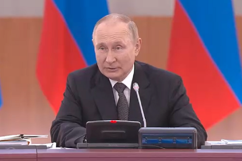 Рабочий день Владимира Путина проходит во Владивостоке, где открылся ВЭФ-2022