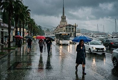 В Сочи объявили штормовое предупреждение из-за грозы и сильного дождя