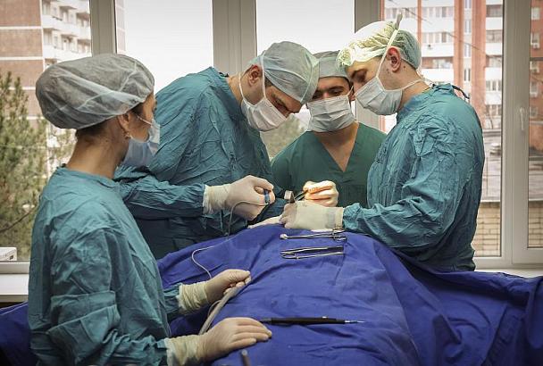 Краснодарские врачи удалили 10-сантиметровую опухоль с лица пациента