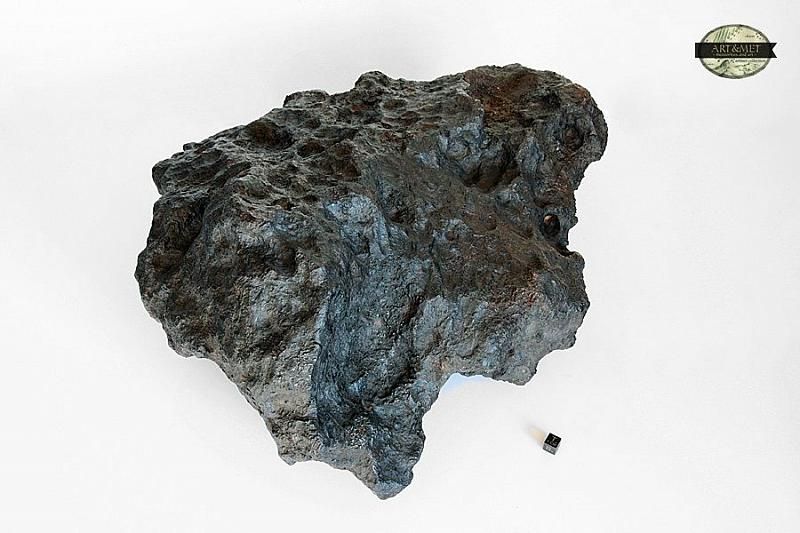 Ученые нашли новый металл в упавшем метеорите