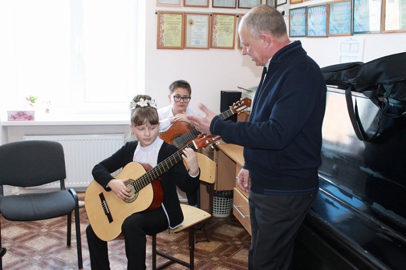В детской школе искусств в Мостовском районе в рамках нацпроекта появятся новые музыкальные инструменты