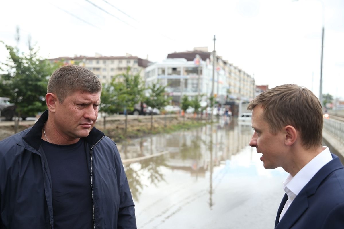 Убрать до конца дня: мэр Краснодара поручил откачать воду с дорог и сделать все улицы проезжими