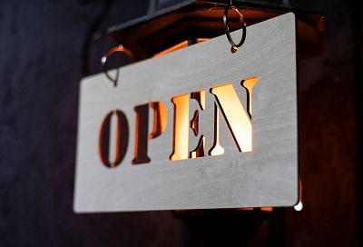 В России вступил в силу закон об ограничении использования иностранных слов на вывесках