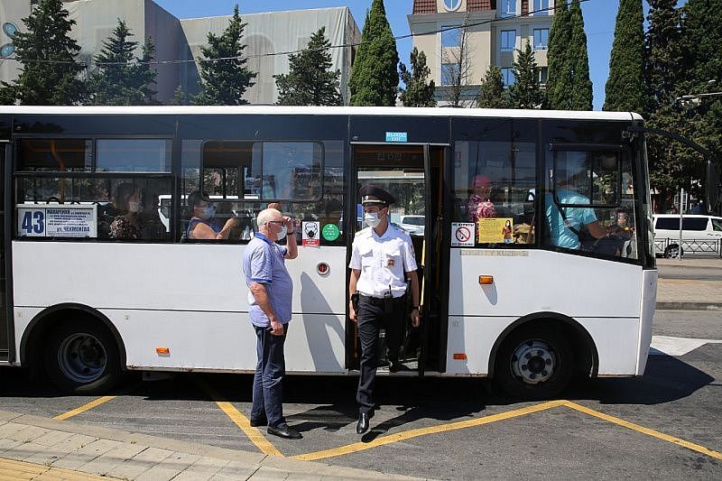 Водители общественного транспорта в Сочи не будут возить пассажиров без масок